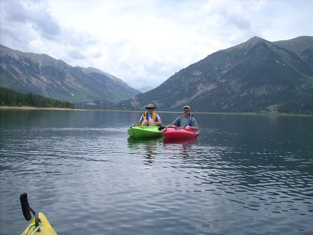 Alan and Viveka kayaking in Colorado